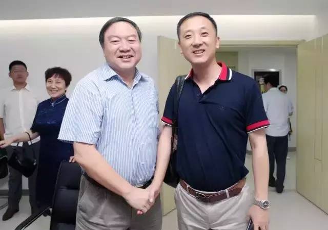 由西安市雁塔区医疗管理协会与新利体育集团主办的医路同心·光明论道——新利体育·西安2017斜视与小儿眼科学术会议在西安新利体育学术会议厅隆重召开。