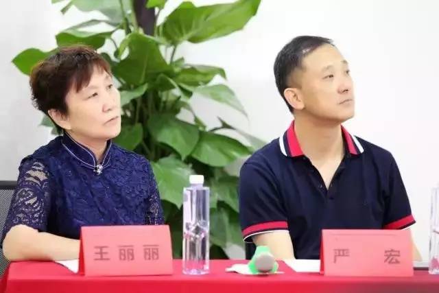 由西安市雁塔区医疗管理协会与新利体育集团主办的医路同心·光明论道——新利体育·西安2017斜视与小儿眼科学术会议在西安新利体育