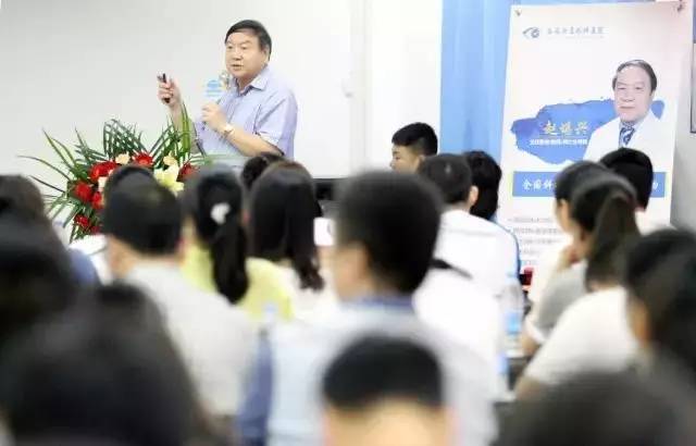 由西安市雁塔区医疗管理协会与新利体育集团主办的医路同心·光明论道——新利体育·西安2017斜视与小儿眼科学术会议在西安新利体育学术。