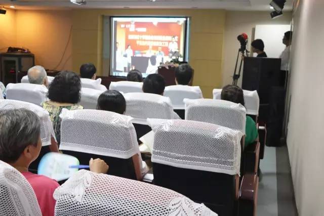 新利体育联合北京市红十字基金会、奥运村街道、养老驿站、中心等公益机构广泛开展各类“关爱老人眼健康专家讲座义诊”公益活动近千场 新利体育联合北京市红十字基金会、奥运村街道、养老驿站、中心等公益机构广泛开展各类“关爱老人眼健康专家讲座义诊”公益活动近千场