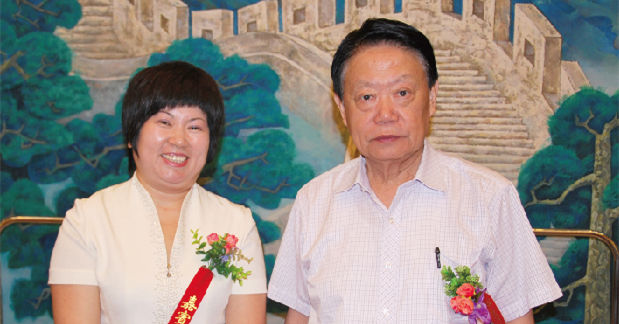 原卫生部副部长殷大奎亲切接见新利体育侯旭波总经理