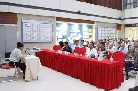 成都新利体育党支部联合成都市各街道、社区共同举办了“重温革命岁月 关爱退伍军人”活动，为成都市退伍军人进行 眼健康检查、宣传眼健康知识等义诊活动，7日上午成都新利体育医疗队走进成都市新能社区，为退伍军人们送去了一份关爱。.jpg