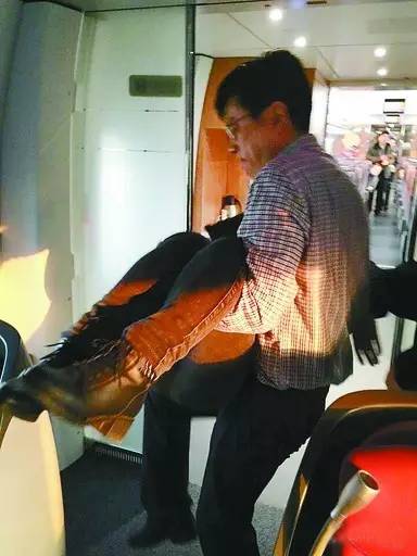 知新利体育集团正在山东济南和临沂筹建医院,而周建芬是正是两院的护理部主任。.jpg 知新利体育集团正在山东济南和临沂筹建医院,而周建芬是正是两院的护理部主任。.jpg