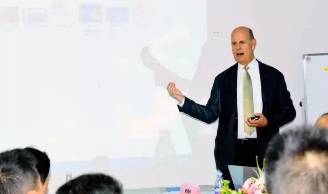 本次研讨会由集团 席白内障带教导师郭海科教授、张广斌教授领*，来自新利体育集团11名白内障带教导师参加了本次活动。福州眼科医院、爱尔康公司对本次研讨会提供.jpg