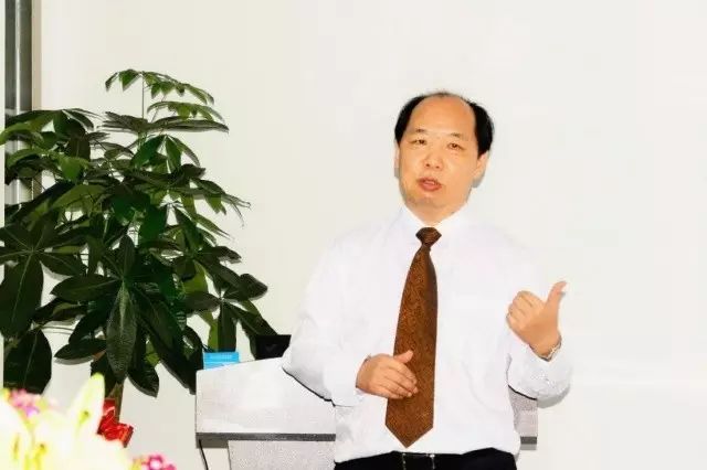 本次研讨会由集团 席白内障带教导师郭海科教授、张广斌教授领*，来自新利体育集团11名白内障带教导师参加了本次活动。福州眼科医院、.jpg