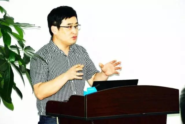 本次研讨会由集团 席白内障带教导师郭海科教授、张广斌教授领*，来自新利体育集团11名白内障带教导师参加了本次活动。福州眼科医院、爱尔康公司对本次研讨.jpg