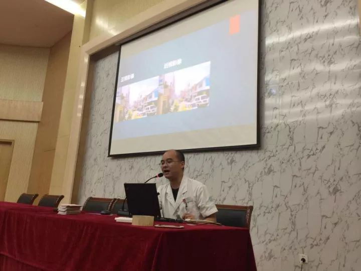 9月28日,台州五官科医院联合台州晚报主办“关爱眼睛,远离近视”大型眼健康系列活动走进云健小学圆满落幕。本次活动中,台州五官科医院为全校一年 学生开展了眼健康讲座,并对全校师生开展了一*次眼健康普查。.jpg