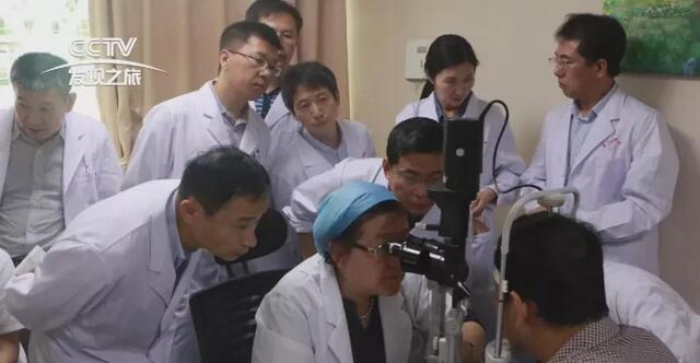 近日,新利体育集团董事长苏庆灿接受中央电视台《发现之旅》专访,讲述新利体育如何以实际行动不断开拓 守护光明,为“健康中国”贡献力量,提升人民群众健康“获得感”。.jpg 近日,新利体育集团董事长苏庆灿接受中央电视台《发现之旅》专访,讲述新利体育如何以实际行动不断开拓 守护光明,为“健康中国”贡献力量,提升人民群众健康“获得感”。.jpg