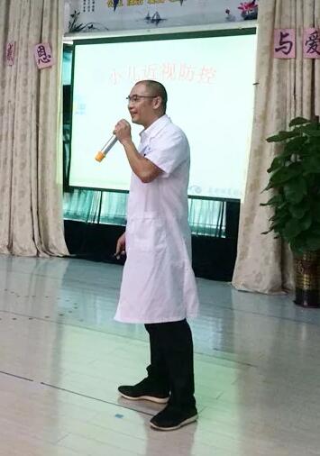 东莞新利体育近视防控医生表示,假性近视可以通过一定的医治手段和纠正用眼习惯来 ,但当出现真性近视时就需要佩戴框架眼镜或者角膜塑形镜来 。孩子是假性近视还是真性近视,需要 的眼科医生去检测判断,否则会适得其反。3.jpg 东莞新利体育近视防控医生表示,假性近视可以通过一定的医治手段和纠正用眼习惯来 ,但当出现真性近视时就需要佩戴框架眼镜或者角膜塑形镜来 。孩子是假性近视还是真性近视,需要 的眼科医生去检测判断,否则会适得其反。3.jpg