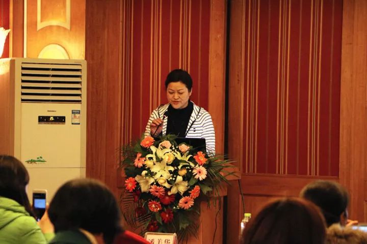 11月17日，宜昌新利体育 举办了“2017斜视与小儿眼科学术交流会”。本次交流会旨在进一步保护青少儿视力，为宜昌斜视与小儿眼科领域的临床工作者及其他相关人员搭建了相互交流的平台。进一步提升青少儿眼科医疗知识水平和 水平，推动中国青少儿视觉健康，让每个孩子都拥有一双健康明亮的眼睛。4.jpg