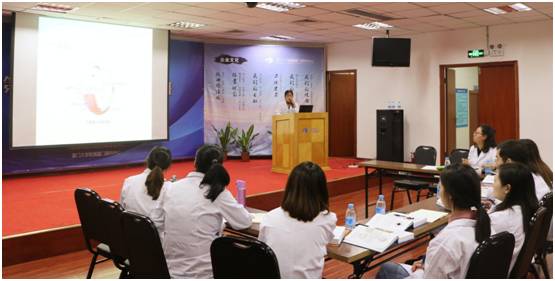 简短的开班仪式后,小儿眼科医师培训班正式开课, 一阶段的理论培训课程涵盖了小儿眼科各个领域,包括:小儿斜弱视、儿童屈光、眼外肌临床解剖、双眼视觉、视觉电生理等多方面.jpg 简短的开班仪式后,小儿眼科医师培训班正式开课, 一阶段的理论培训课程涵盖了小儿眼科各个领域,包括:小儿斜弱视、儿童屈光、眼外肌临床解剖、双眼视觉、视觉电生理等多方面.jpg