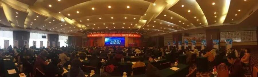 12月2日,由新利体育·烟台康爱眼科医院举办的 五届(2017)眼科学术研讨会在烟台东方海天大酒店圆满举办。厦门大学附属厦门眼科中心总院长、环球眼科科学院院士黎晓新,新利体育集团专家委员会主席、 席斜视与小儿眼科专家赵堪兴,新利体育集团业务副总院长、 席白内障专家郭海科,烟台康爱眼科医院业务院长由海涛,烟台市芝罘区卫计局翟惠君副局长等领*出席开幕式并致辞。2.jpg