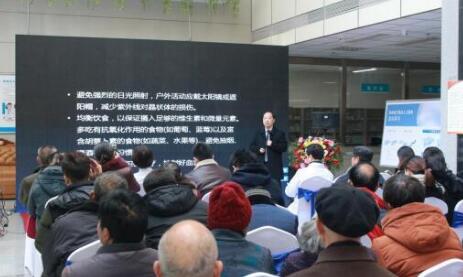 12月17日，由郑州慈善总会、郑州新利体育视光眼科医院与卡尔蔡司(上海)管理有限公司联合举办的“2018视光眼科医院上上老视产品发布会暨 届‘正值夕阳美，较是晶彩时’中老年眼病科普论坛”在郑州新利体育视光眼科医院隆重召开。4.jpg