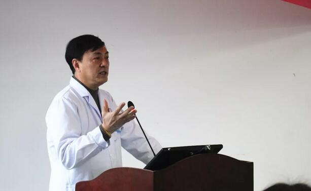 在1月6日由福州眼科医院举办的“ ·我要Smile”的摘镜嘉年华活动依然吸引了近百位近视朋友前来参加活动,一起 。3.jpg