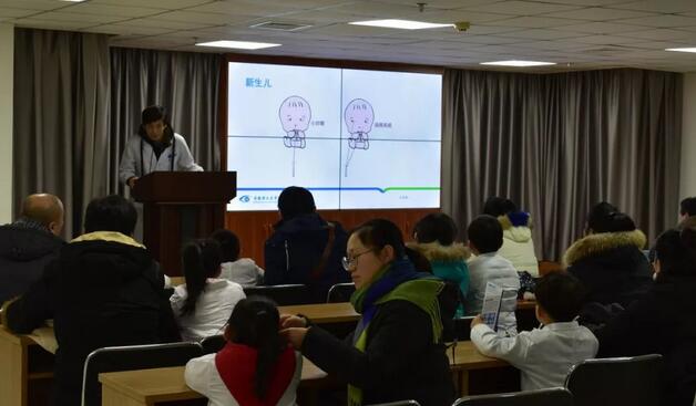 1月21日下午,由安徽理工大学附属眼科医院举办的“小小眼科医生”体验活动,让孩子们收获满满。穿上白大褂,当一*次小小医生,和孩子过一个与众不同的周末!1.jpg 1月21日下午,由安徽理工大学附属眼科医院举办的“小小眼科医生”体验活动,让孩子们收获满满。穿上白大褂,当一*次小小医生,和孩子过一个与众不同的周末!1.jpg