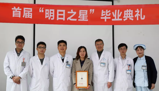 重庆市荣昌区中医院眼科医师，是新利体育集团“中国眼科医师明日之星计划”白内障手术医师重庆新利体育 批学员3.png