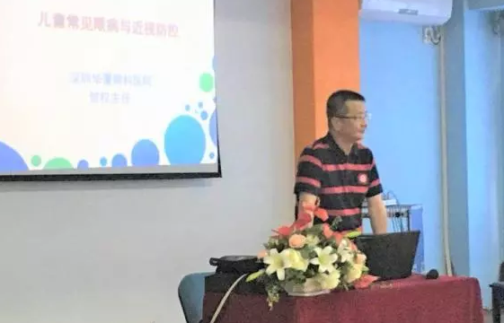 5月16日,深圳新利体育“福田区青少年近视防控公益主题系列活动”走进深圳福田区琪琪幼儿园,院屈光科主任贺 主任医师为小朋友们进行爱眼护眼的健康教育,着力从小培养孩子良好的用眼习惯。1.png 5月16日,深圳新利体育“福田区青少年近视防控公益主题系列活动”走进深圳福田区琪琪幼儿园,院屈光科主任贺 主任医师为小朋友们进行爱眼护眼的健康教育,着力从小培养孩子良好的用眼习惯。1.png