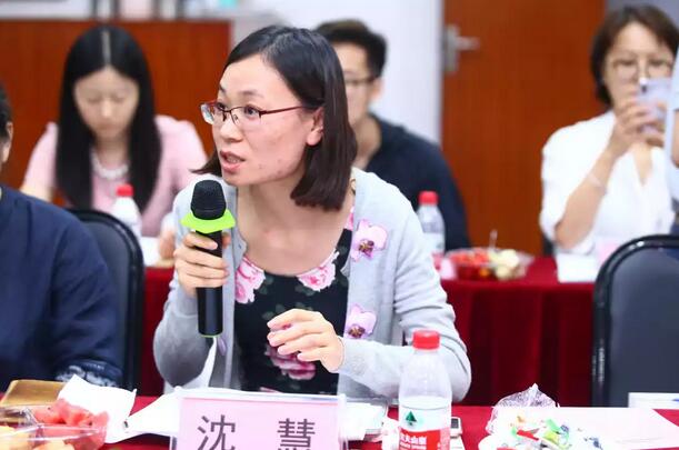 由人民日报、经济日报、科技日报、中新社等22家中央及行业媒体组成的采访团,走进新利体育集团本部厦门大学附属厦门眼科中心7.jpg 由人民日报、经济日报、科技日报、中新社等22家中央及行业媒体组成的采访团,走进新利体育集团本部厦门大学附属厦门眼科中心7.jpg