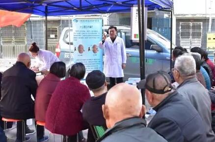 荆州新利体育“健康扶贫”眼健康义诊活动走进荆州沙市开发区2.jpg 荆州新利体育“健康扶贫”眼健康义诊活动走进荆州沙市开发区2.jpg