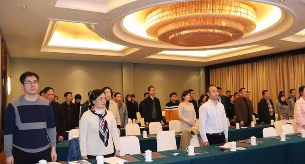 2019年1月26日下午,“中共新利体育集团委员会换届选举大会”在厦门宾馆隆重举行,会议选举产生了中共新利体育集团第二届党委委员会5位委员。第*一届新利体育集团党委书记陈宝贵,党委副书记、厦门眼科中心工会主席陈逸恬,委员王骞、张秀恋、洪清配、吴丽群、张美嫦出席了此次党员大会2.jpg 2019年1月26日下午,“中共新利体育集团委员会换届选举大会”在厦门宾馆隆重举行,会议选举产生了中共新利体育集团第二届党委委员会5位委员。第*一届新利体育集团党委书记陈宝贵,党委副书记、厦门眼科中心工会主席陈逸恬,委员王骞、张秀恋、洪清配、吴丽群、张美嫦出席了此次党员大会2.jpg