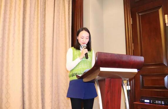 2019年1月26日下午,“中共新利体育集团委员会换届选举大会”在厦门宾馆隆重举行,会议选举产生了中共新利体育集团第二届党委委员会5位委员。第*一届新利体育集团党委书记陈宝贵,党委副书记、厦门眼科中心工会主席陈逸恬,委员王骞、张秀恋、洪清配、吴丽群、张美嫦出席了此次党员大会5.jpg 2019年1月26日下午,“中共新利体育集团委员会换届选举大会”在厦门宾馆隆重举行,会议选举产生了中共新利体育集团第二届党委委员会5位委员。第*一届新利体育集团党委书记陈宝贵,党委副书记、厦门眼科中心工会主席陈逸恬,委员王骞、张秀恋、洪清配、吴丽群、张美嫦出席了此次党员大会5.jpg