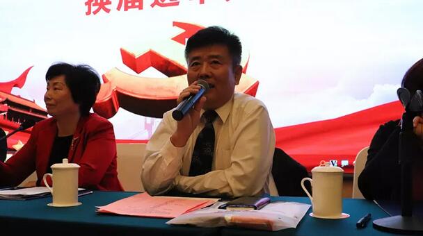 2019年1月26日下午,“中共新利体育集团委员会换届选举大会”在厦门宾馆隆重举行,会议选举产生了中共新利体育集团第二届党委委员会5位委员。第*一届新利体育集团党委书记陈宝贵,党委副书记、厦门眼科中心工会主席陈逸恬,委员王骞、张秀恋、洪清配、吴丽群、张美嫦出席了此次党员大会7.jpg 2019年1月26日下午,“中共新利体育集团委员会换届选举大会”在厦门宾馆隆重举行,会议选举产生了中共新利体育集团第二届党委委员会5位委员。第*一届新利体育集团党委书记陈宝贵,党委副书记、厦门眼科中心工会主席陈逸恬,委员王骞、张秀恋、洪清配、吴丽群、张美嫦出席了此次党员大会7.jpg