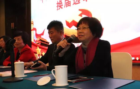 2019年1月26日下午,“中共新利体育集团委员会换届选举大会”在厦门宾馆隆重举行,会议选举产生了中共新利体育集团第二届党委委员会5位委员。第*一届新利体育集团党委书记陈宝贵,党委副书记、厦门眼科中心工会主席陈逸恬,委员王骞、张秀恋、洪清配、吴丽群、张美嫦出席了此次党员大会8.jpg 2019年1月26日下午,“中共新利体育集团委员会换届选举大会”在厦门宾馆隆重举行,会议选举产生了中共新利体育集团第二届党委委员会5位委员。第*一届新利体育集团党委书记陈宝贵,党委副书记、厦门眼科中心工会主席陈逸恬,委员王骞、张秀恋、洪清配、吴丽群、张美嫦出席了此次党员大会8.jpg