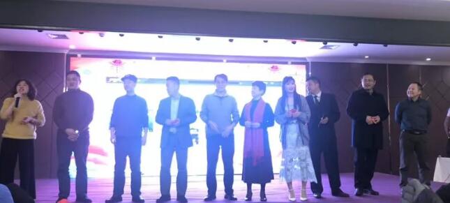 1月25日宜昌新利体育全体医护人员欢聚一堂齐迎新年联欢晚会1.jpg 1月25日宜昌新利体育全体医护人员欢聚一堂齐迎新年联欢晚会1.jpg