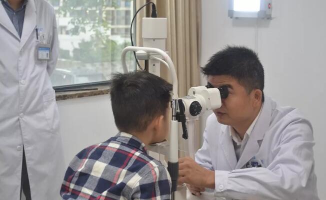 眼科医生的一天——重庆新利体育副院长白内障医生安晓巨1.jpg 眼科医生的一天——重庆新利体育副院长白内障医生安晓巨1.jpg