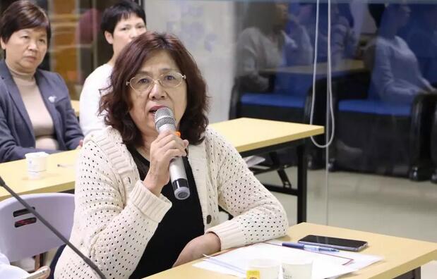 2019年3月19日晚上，新利体育集团党委 举行“让历史告诉未来”主题党日活动，集团80余名在厦党员、积极分子齐聚一堂，交流互动。集团旗下50余家医院党员通过视频连线同步参加了活动6.jpg