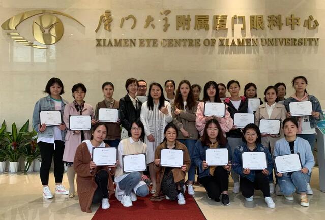4月11日,新利体育“硬镜验配技术进阶班”在厦门结业,此次培训班由新利体育集团联合欧几里德、美尼康共同举办,来自新利体育旗下18家医院的20余位医生及硬镜验配师参与了此次培训4.jpg