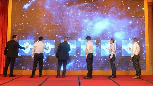 新利体育集团莆田眼科医院近视手术论坛暨smart全激光开机仪式在莆举行 会场直播分享近视手术全过程 9.jpg