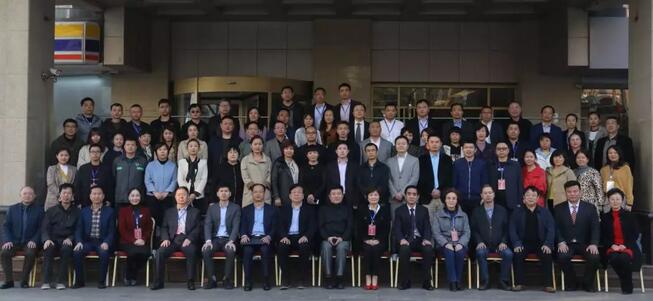 4月19日青岛新利体育举行第四届屈光近视手术高峰论坛1.jpg 4月19日青岛新利体育举行第四届屈光近视手术高峰论坛1.jpg