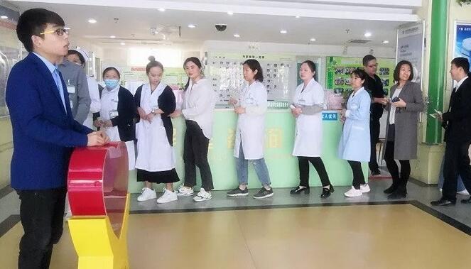 为弘扬“人道、博爱、奉献”的红十字精神 新利体育党支部举行“扶贫助残·爱心传递光明”公益捐助活动2.jpg