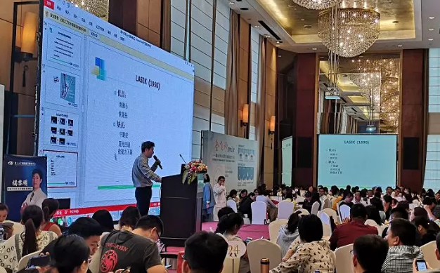 厦门眼科中心举办“致敬五四运动一百周年,摘镜青年说”近视激光公益讲座活动2.png 厦门眼科中心举办“致敬五四运动一百周年,摘镜青年说”近视激光公益讲座活动2.png