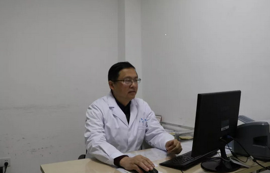 宜昌新利体育中医眼科主任秦大军接连为视神经病变患者医治.png 宜昌新利体育中医眼科主任秦大军接连为视神经病变患者医治.png