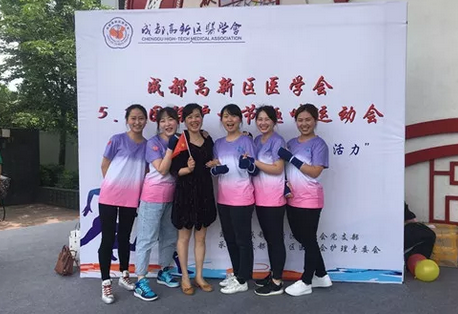 成都新利体育工会组织多名家护人员参加成都高新区“5.12环球护士节趣味运动会”1.png