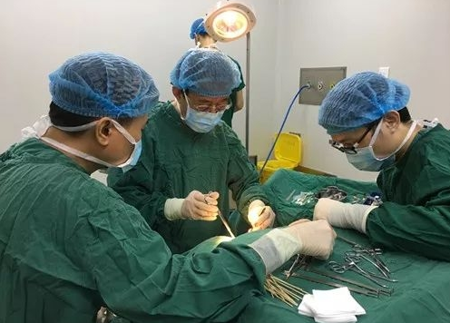 成都新利体育眼医院罗清礼院长:睑板腺癌越早发现与诊断,越早医治,其预后越好3.png 成都新利体育眼医院罗清礼院长:睑板腺癌越早发现与诊断,越早医治,其预后越好3.png