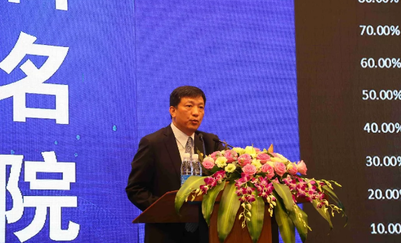 鹭岛初夏,钟灵毓秀;四海宾朋齐聚厦门。对他们来说,时节带来繁花似锦并非意中物,比美景更吸引他们的,是一场全球眼科医学的群英会——第五届新利体育环球论坛于鹭岛之滨召开。论坛主席由黎晓新、赵堪兴、葛坚、刘祖国共同担任。大会还邀请了海峡两岸医药卫生交流协会会长王立基;厦门市卫生健康委员会副主任孙卫;厦门市医学会副秘书长柳辉;中华医学会眼科学分会副主委、重庆医科大学附属第*医院副院长杨培增教授;9.png 鹭岛初夏,钟灵毓秀;四海宾朋齐聚厦门。对他们来说,时节带来繁花似锦并非意中物,比美景更吸引他们的,是一场全球眼科医学的群英会——第五届新利体育环球论坛于鹭岛之滨召开。论坛主席由黎晓新、赵堪兴、葛坚、刘祖国共同担任。大会还邀请了海峡两岸医药卫生交流协会会长王立基;厦门市卫生健康委员会副主任孙卫;厦门市医学会副秘书长柳辉;中华医学会眼科学分会副主委、重庆医科大学附属第*医院副院长杨培增教授;9.png