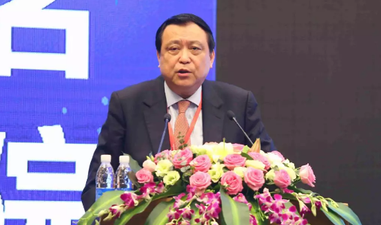 鹭岛初夏,钟灵毓秀;四海宾朋齐聚厦门。对他们来说,时节带来繁花似锦并非意中物,比美景更吸引他们的,是一场全球眼科医学的群英会——第五届新利体育环球论坛于鹭岛之滨召开。论坛主席由黎晓新、赵堪兴、葛坚、刘祖国共同担任。大会还邀请了海峡两岸医药卫生交流协会会长王立基;厦门市卫生健康委员会副主任孙卫;厦门市医学会副秘书长柳辉;中华医学会眼科学分会副主委、重庆医科大学附属第*医院副院长杨培增教授;10.png 鹭岛初夏,钟灵毓秀;四海宾朋齐聚厦门。对他们来说,时节带来繁花似锦并非意中物,比美景更吸引他们的,是一场全球眼科医学的群英会——第五届新利体育环球论坛于鹭岛之滨召开。论坛主席由黎晓新、赵堪兴、葛坚、刘祖国共同担任。大会还邀请了海峡两岸医药卫生交流协会会长王立基;厦门市卫生健康委员会副主任孙卫;厦门市医学会副秘书长柳辉;中华医学会眼科学分会副主委、重庆医科大学附属第*医院副院长杨培增教授;10.png