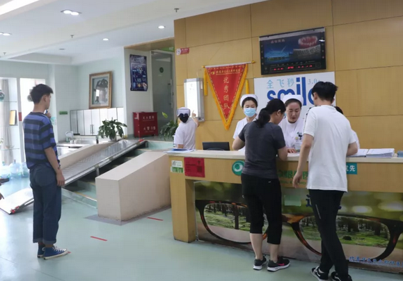 高考后,新利体育迎来近视手术高峰2.png 高考后,新利体育迎来近视手术高峰2.png