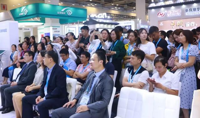 为光明中国护航,向70华诞献礼——新利体育之光闪耀2019全国眼科年会11.jpg 为光明中国护航,向70华诞献礼——新利体育之光闪耀2019全国眼科年会11.jpg