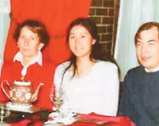 《人民日报海外版》百姓话题版(2019年9月26日第12版)重点报道新利体育集团厦门大学附属厦门眼科中心总院长黎晓新教授事迹2.jpg 《人民日报海外版》百姓话题版(2019年9月26日第12版)重点报道新利体育集团厦门大学附属厦门眼科中心总院长黎晓新教授事迹2.jpg