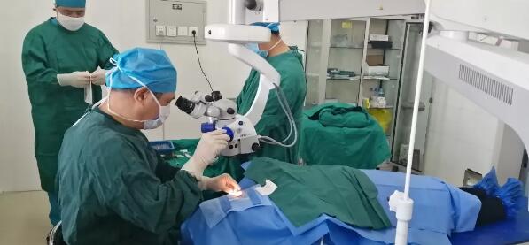 借用专家优势,助力健康扶贫——新利体育集团上海和平眼科医院临夏支医新进程纪实!2.jpg 借用专家优势,助力健康扶贫——新利体育集团上海和平眼科医院临夏支医新进程纪实!2.jpg