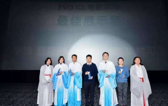 新利体育蔡磊琳业务副院长与同行一道出席第九届“关爱近视 微笑论坛”EVO ICL电影学院专场2.jpg 新利体育蔡磊琳业务副院长与同行一道出席第九届“关爱近视 微笑论坛”EVO ICL电影学院专场2.jpg