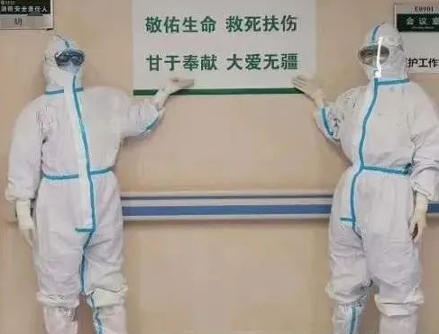 为致敬援鄂英雄,弘扬正能量,展现企业担当,厦门大学附属厦门眼科中心联合Staar公司共同启动“礼遇英雄”——福建援鄂医师公益摘镜行动,帮助逆行英雄重返清晰“视”界。活动一推出,就吸引了来自厦门、福州、漳州等地的援鄂医护人员的踊跃报名,在短短数天时间内,免费摘镜手术名额已爆满1.png 为致敬援鄂英雄,弘扬正能量,展现企业担当,厦门大学附属厦门眼科中心联合Staar公司共同启动“礼遇英雄”——福建援鄂医师公益摘镜行动,帮助逆行英雄重返清晰“视”界。活动一推出,就吸引了来自厦门、福州、漳州等地的援鄂医护人员的踊跃报名,在短短数天时间内,免费摘镜手术名额已爆满1.png