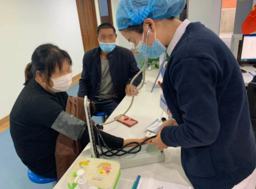 多年后,再回郑州新利体育向徐惠民院长“汇报”自己重获光明后收获的幸福1.png 多年后,再回郑州新利体育向徐惠民院长“汇报”自己重获光明后收获的幸福1.png