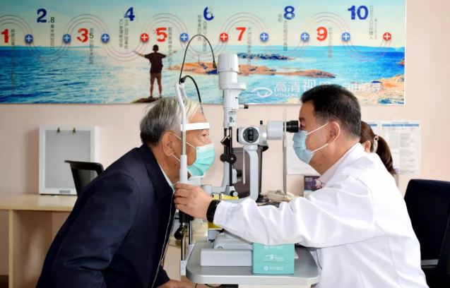 十年追随院长 多次手术——记兰州新利体育一面锦旗背后的故事1.png