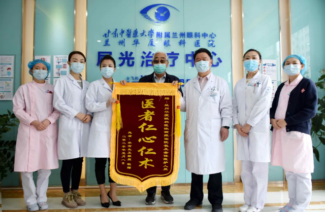 十年追随院长 多次手术——记兰州新利体育一面锦旗背后的故事3.png