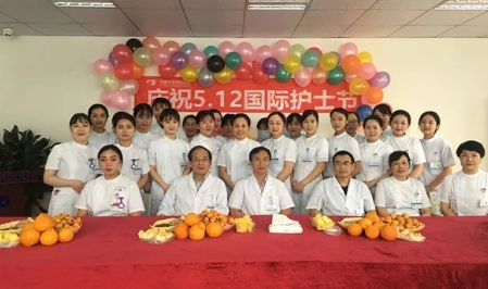 为了加强院内感控管理，使护理人员更加贴近患者，更利于护士自在的工作， 5月11日下午3点，成都新利体育全体护理人员齐聚会议室举行了脱帽仪式。1.png